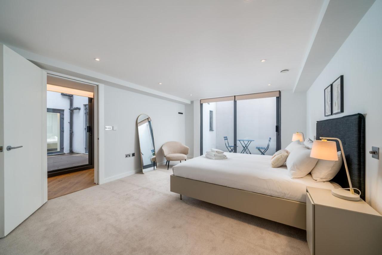 Joivy Stylish 3 Bed, 3 Bath House With Private Courtyard In Chelsea Holiday home London