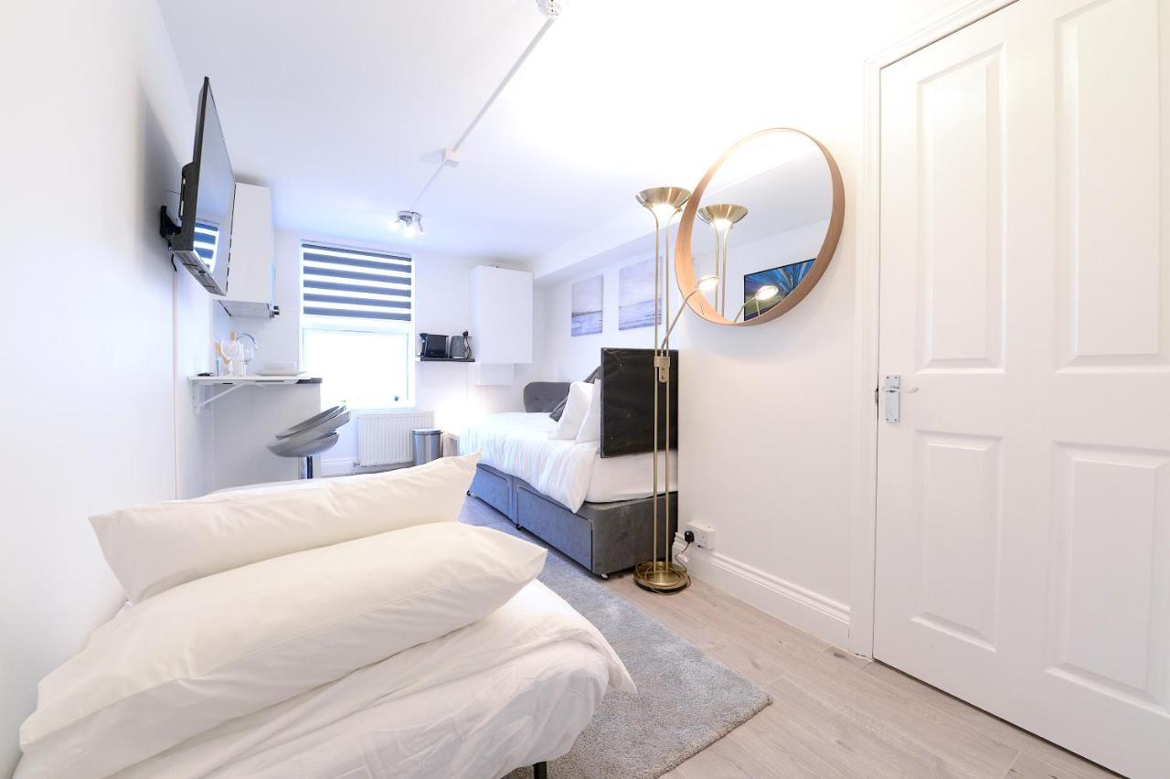 Very Close To Line Underground Shepherds Bush And Westfield Newly Refurbished Apartment