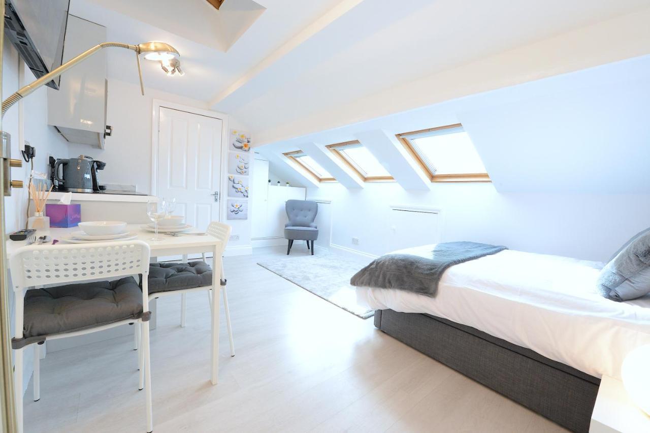 Apartment Very Close To Line Underground Shepherds Bush And Westfield Newly Refurbished *