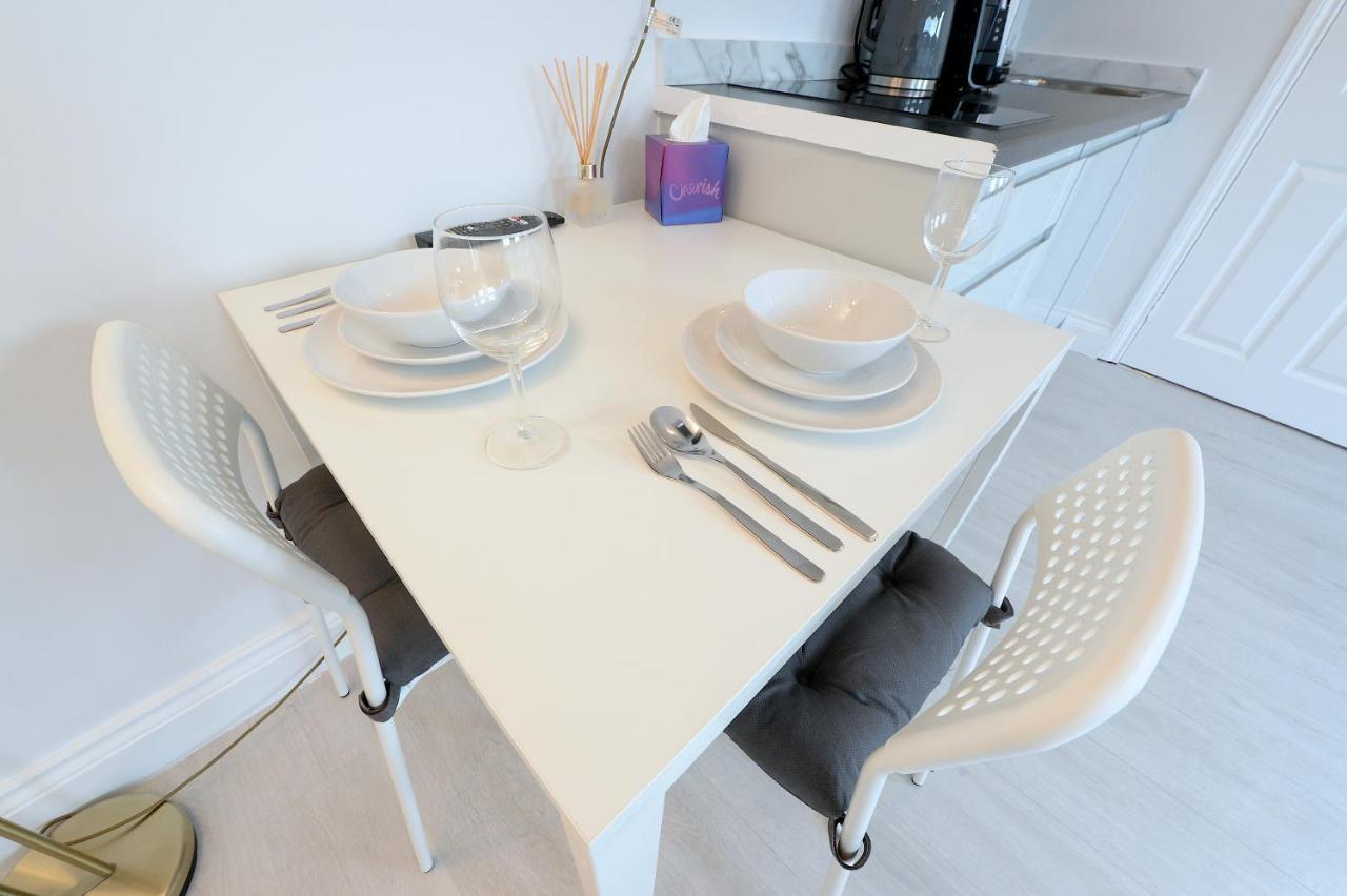 Apartment Very Close To Line Underground Shepherds Bush And Westfield Newly Refurbished