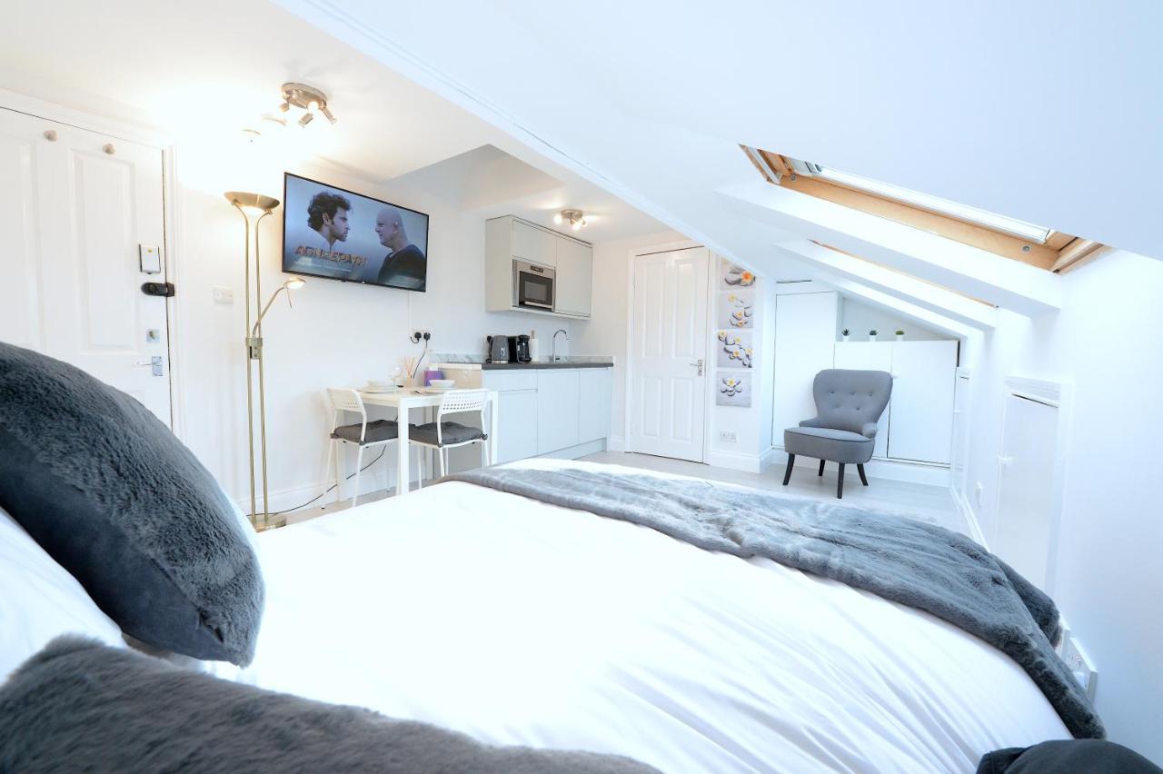 Very Close To Line Underground Shepherds Bush And Westfield Newly Refurbished * London