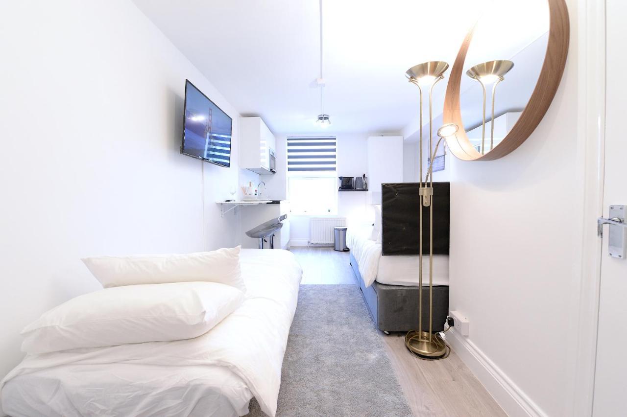 Very Close To Line Underground Shepherds Bush And Westfield Newly Refurbished London