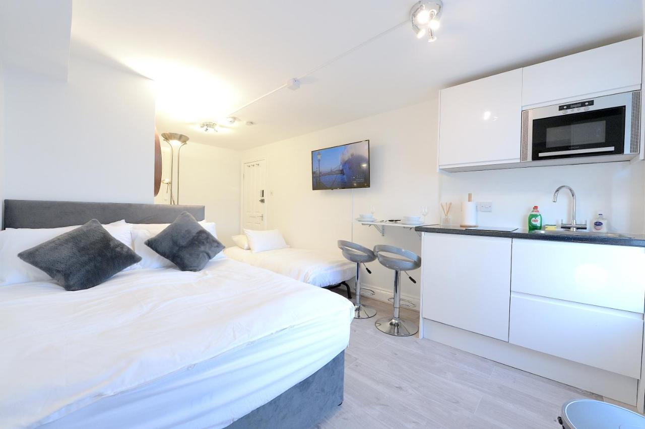 Very Close To Line Underground Shepherds Bush And Westfield Newly Refurbished * London
