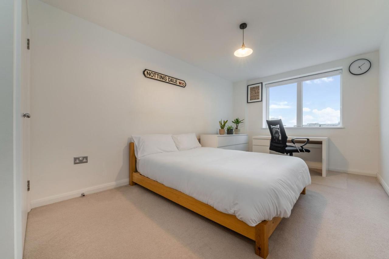 Kensington Luxury Retreat: Spacious 2-bedroom With Prime Location Apartment