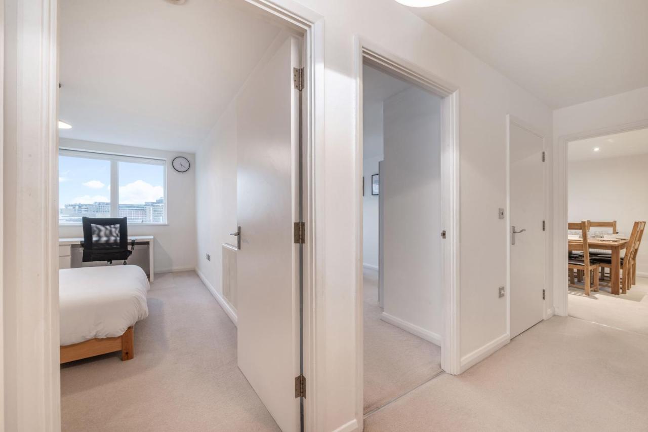 Kensington Luxury Retreat: Spacious 2-bedroom With Prime Location Apartment