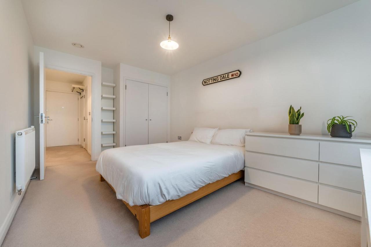 Kensington Luxury Retreat: Spacious 2-bedroom With Prime Location Apartment *