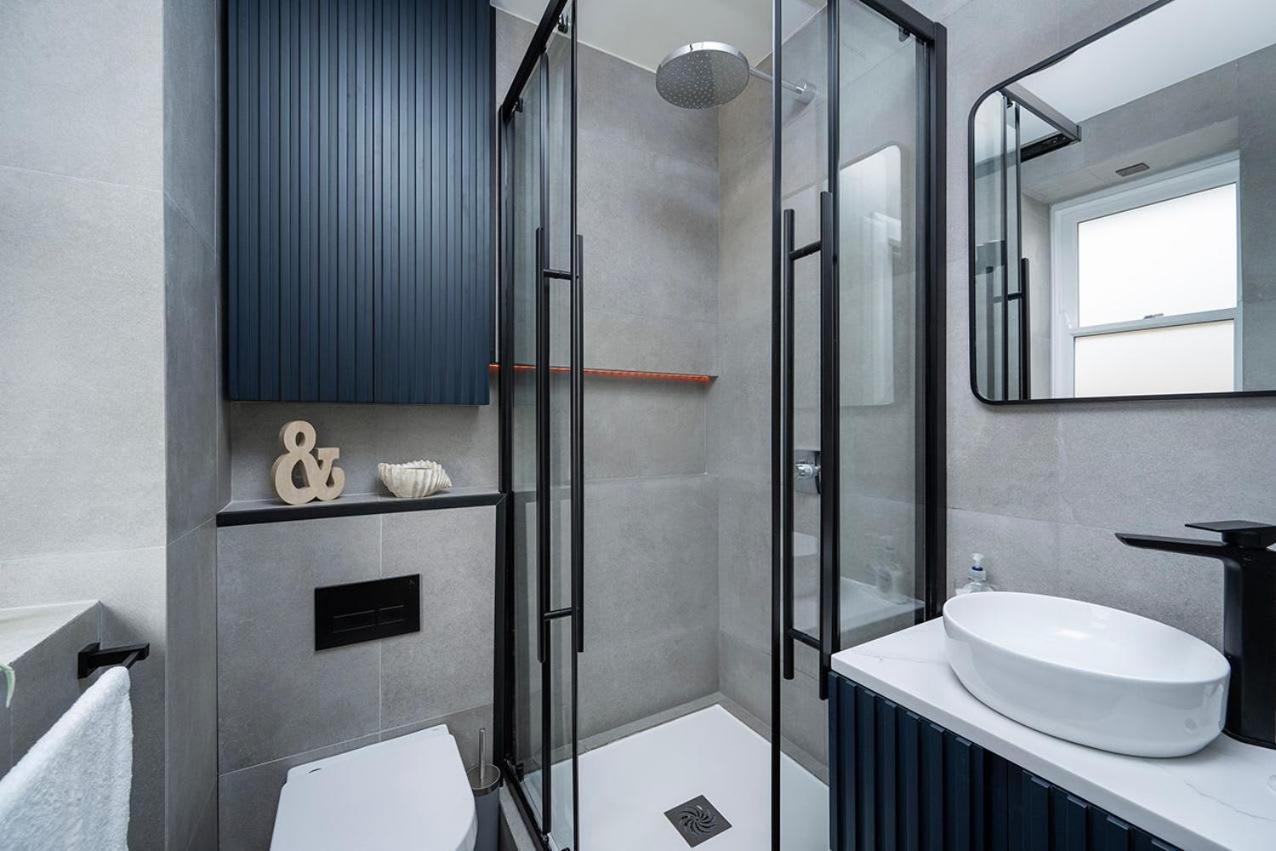 Stylish And Convenient 2 Bed *