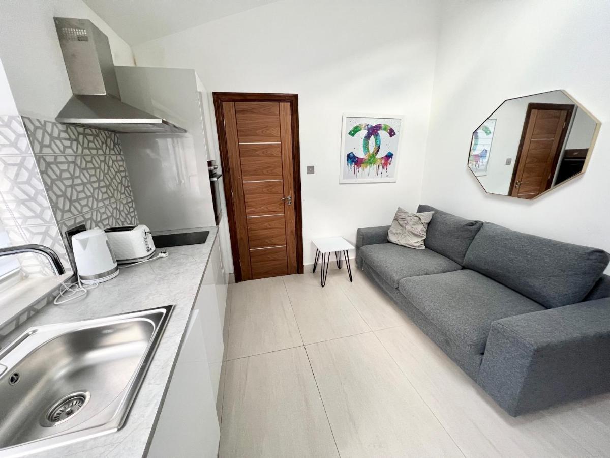 Holiday home Cosy Trio: Flexible Near Mall With Parking *