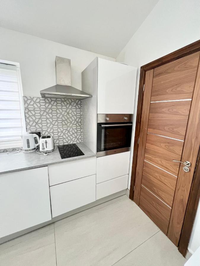 Cosy Trio: Flexible Near Mall With Parking *