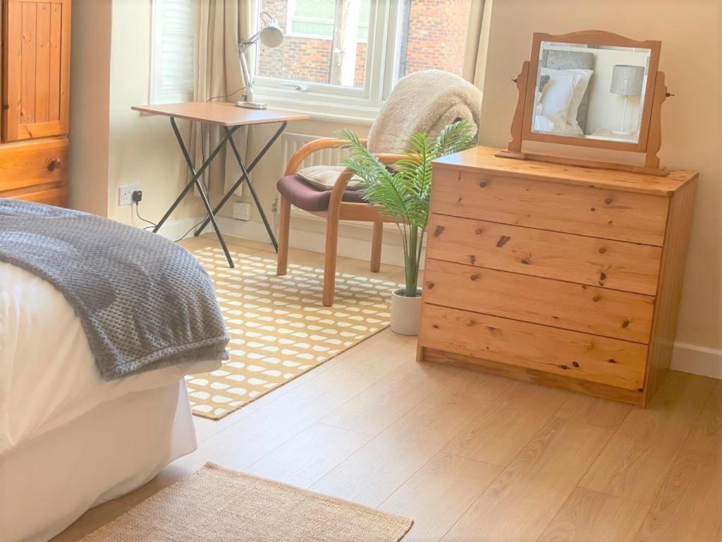 Devonshire House-3.3ml From Wimbledon Centre Court Apartment