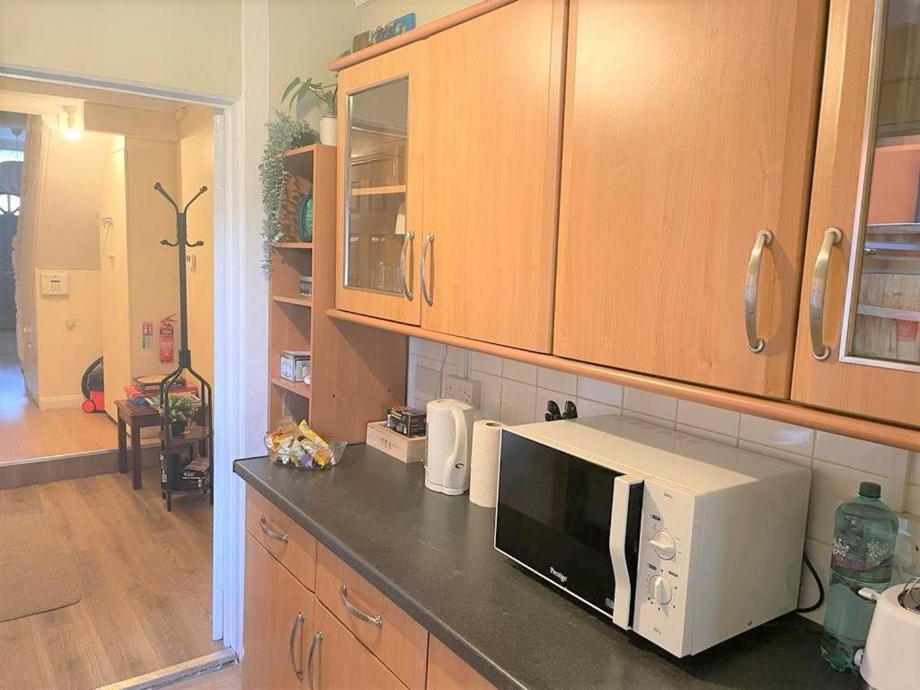 Devonshire House-3.3ml From Wimbledon Centre Court London
