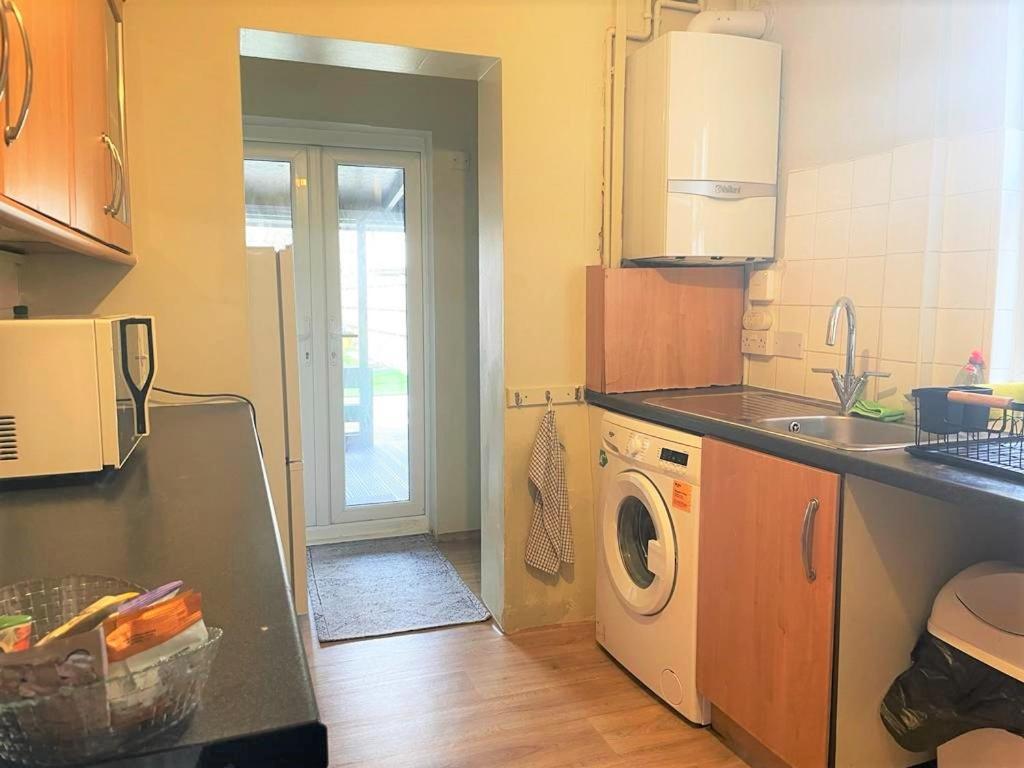 Devonshire House-3.3ml From Wimbledon Centre Court