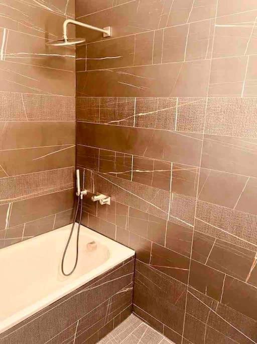 Apartamento Large 3 Bed 3 Bathrooms Penthouse With Terrace And Views In *