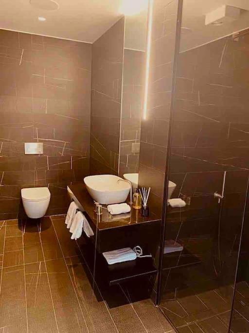 Large 3 Bed 3 Bathrooms Penthouse With Terrace And Views In * London