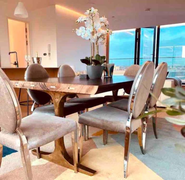 Large 3 Bed 3 Bathrooms Penthouse With Terrace And Views In Apartment