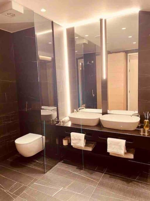 Apartment Large 3 Bed 3 Bathrooms Penthouse With Terrace And Views In