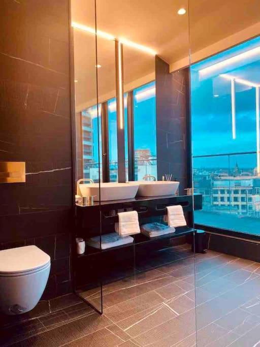 Large 3 Bed 3 Bathrooms Penthouse With Terrace And Views In * London