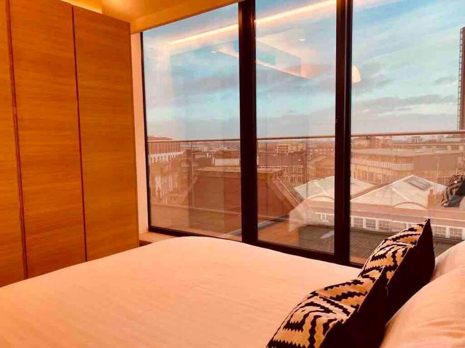 Large 3 Bed 3 Bathrooms Penthouse With Terrace And Views In Apartment