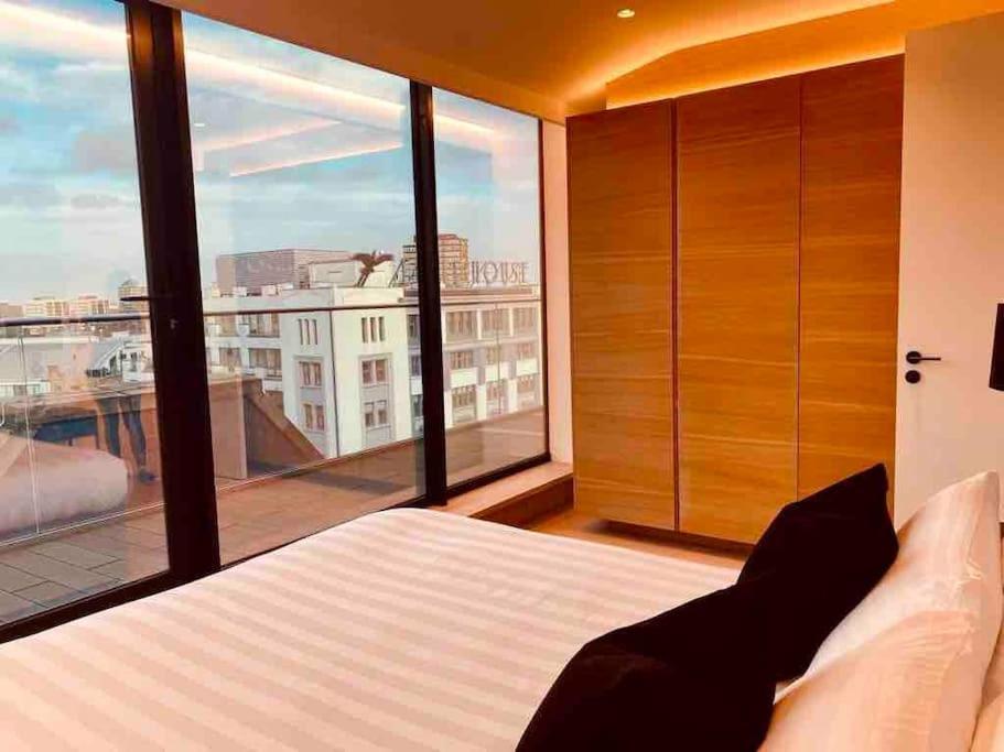 Large 3 Bed 3 Bathrooms Penthouse With Terrace And Views In