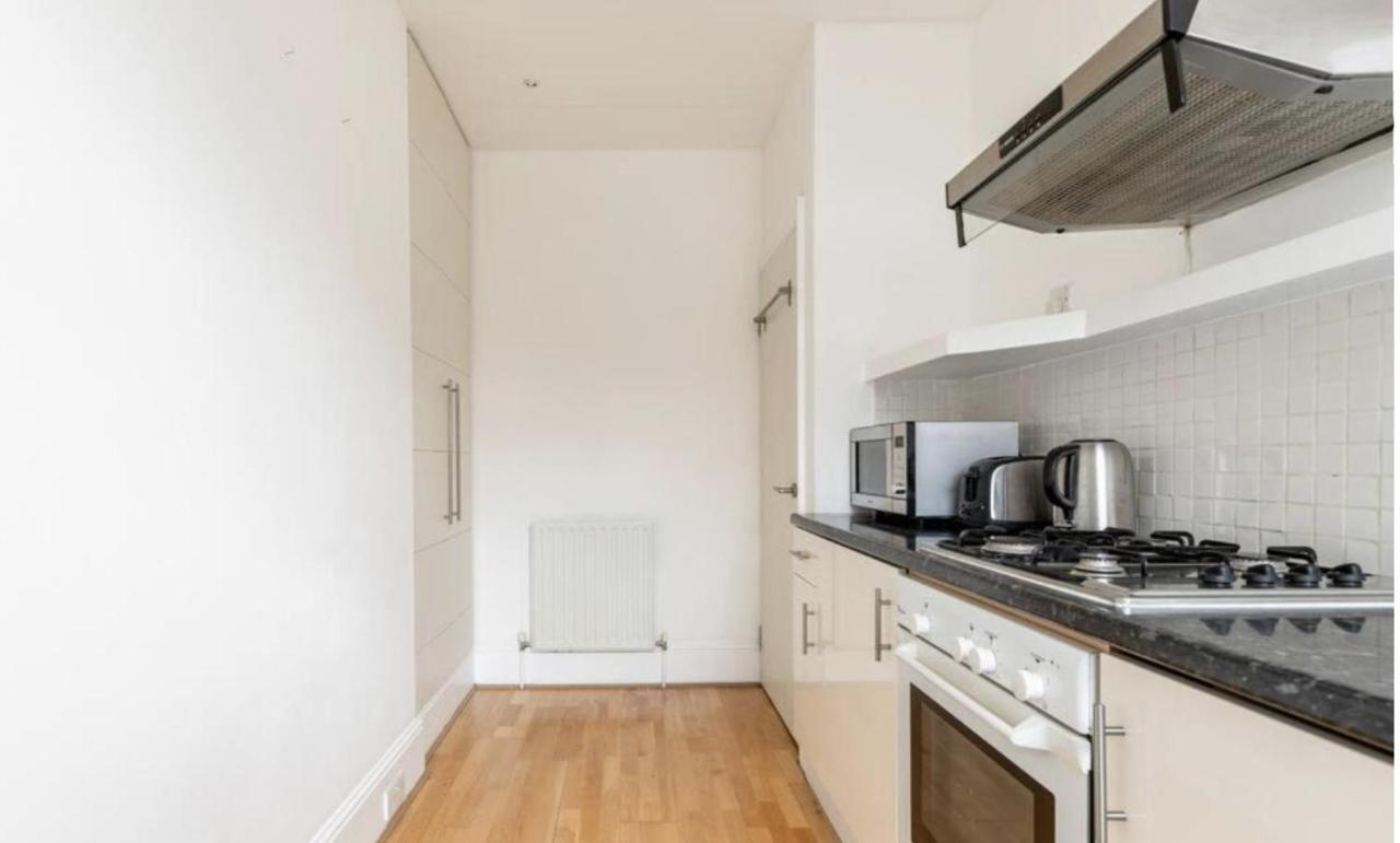 Earl's Court One Bedroom Flat Apartment *
