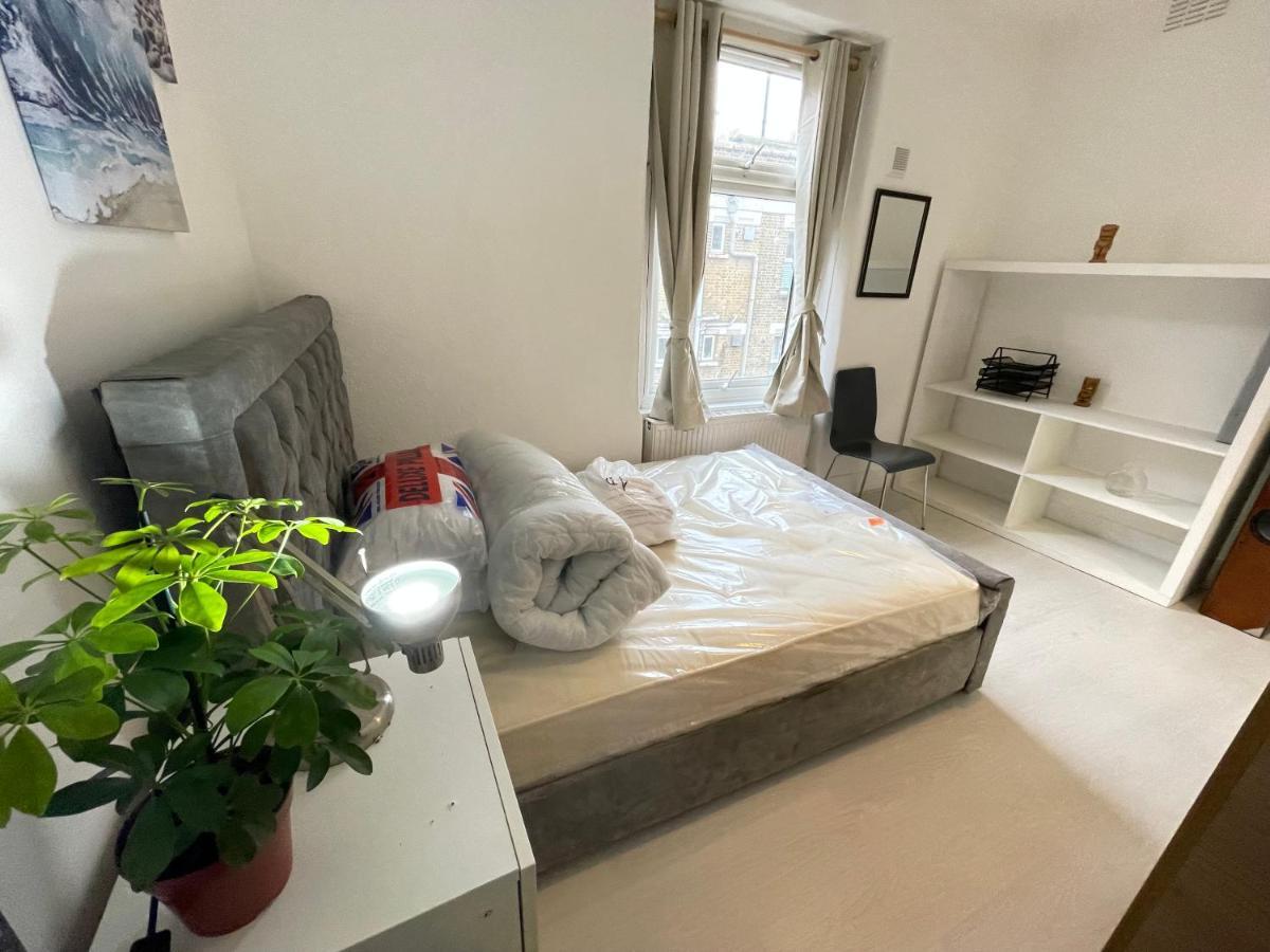 One Bedroom Flat Miles Apartment *