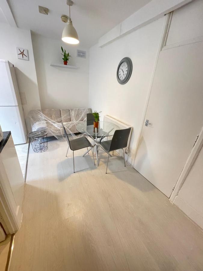 One Bedroom Flat Miles * London
