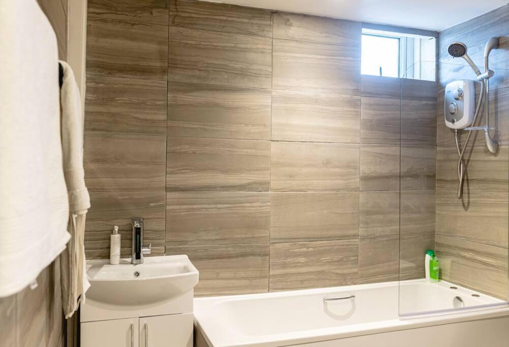 Apartment 2 Bed With Free Parking