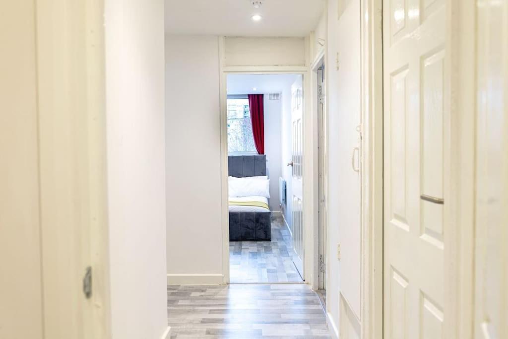 2 Bed With Free Parking Apartment *