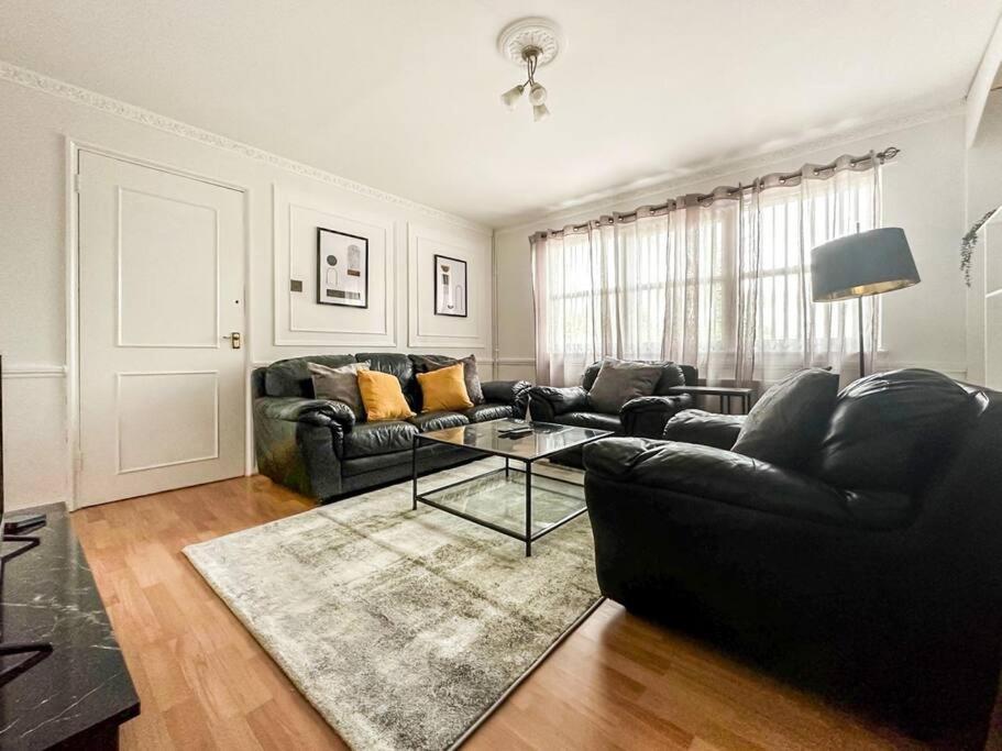 Holiday home Newly Refurbished 3 Bed House Near O2 Arena *