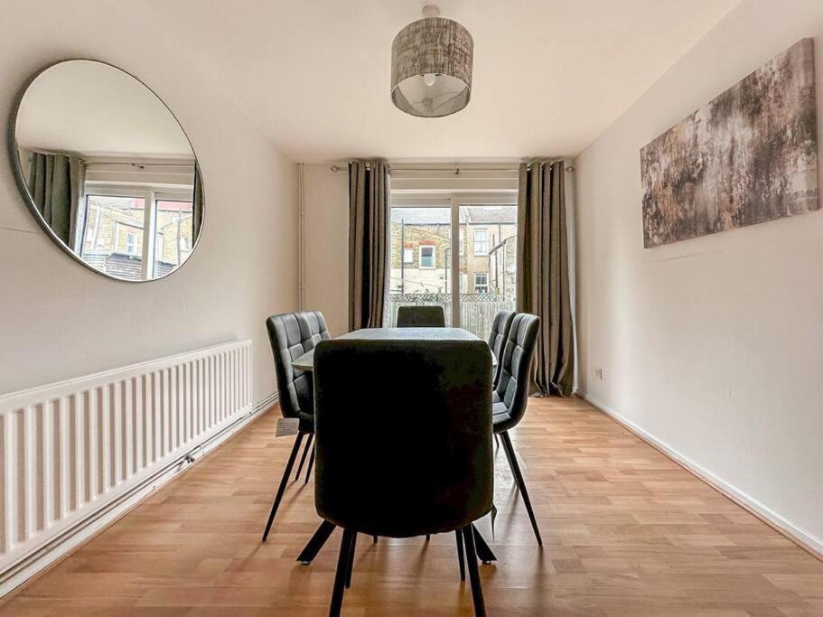 Casa de férias Newly Refurbished 3 Bed House Near O2 Arena