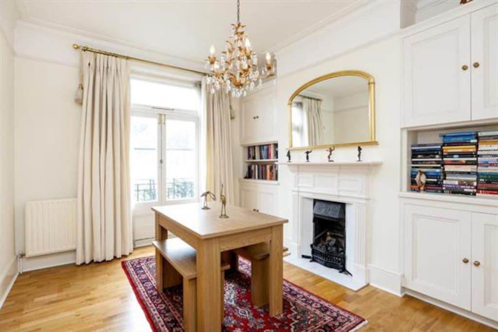 Large 3 Bed Flat In Wimbledon * London