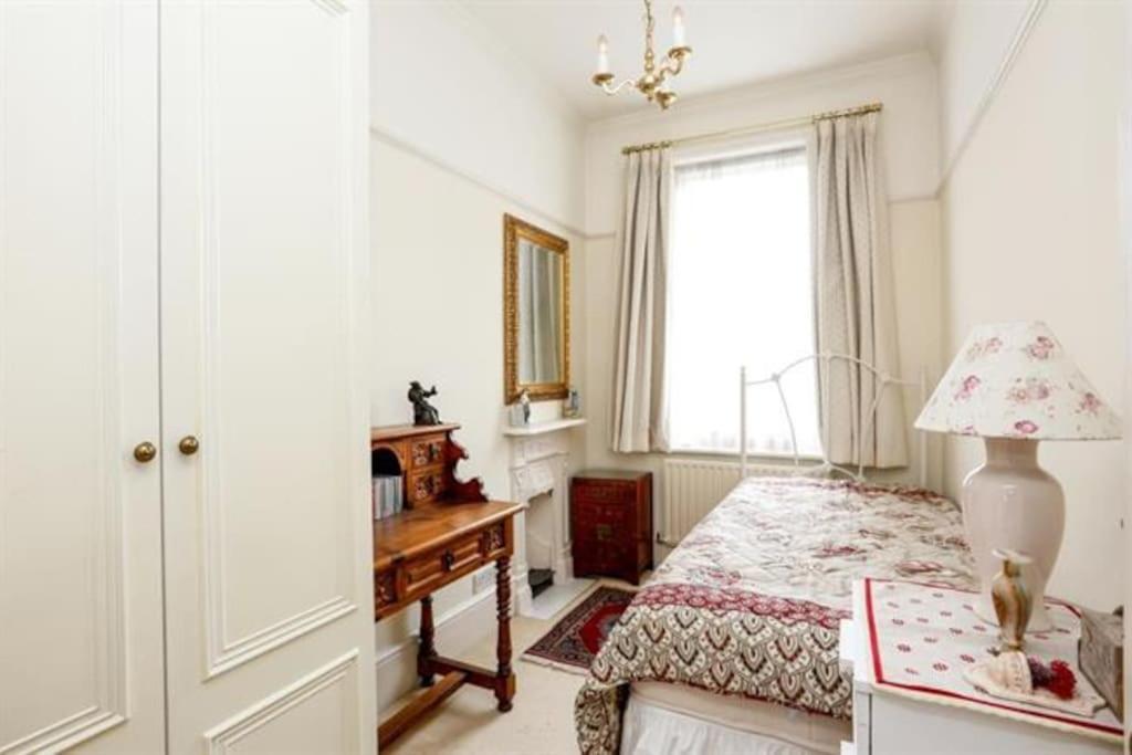 Apartment Large 3 Bed Flat In Wimbledon