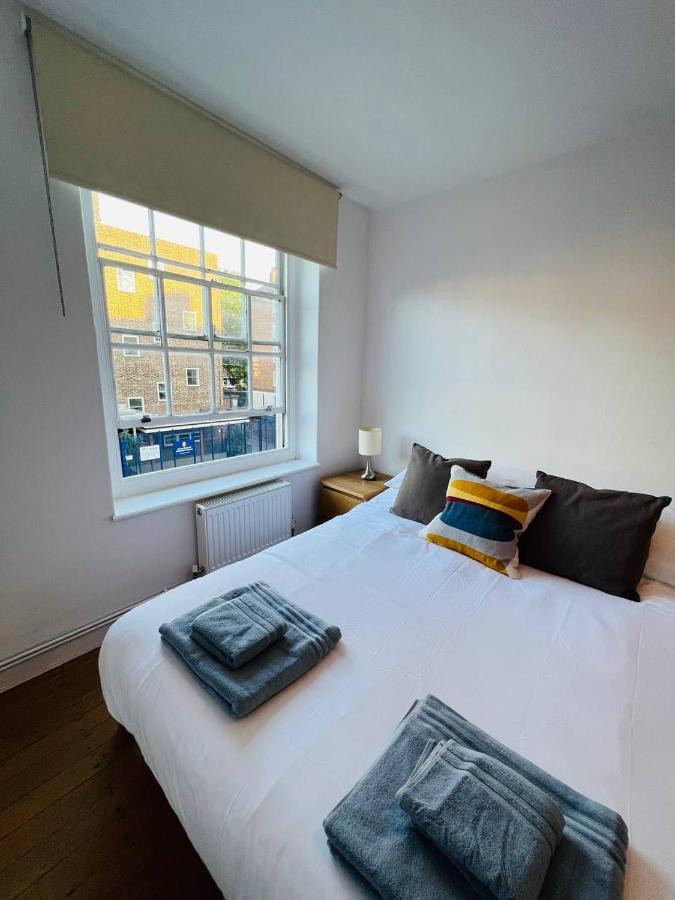 Homestay Cosy Bedroom Near Oval Station - Shared Bathroom London