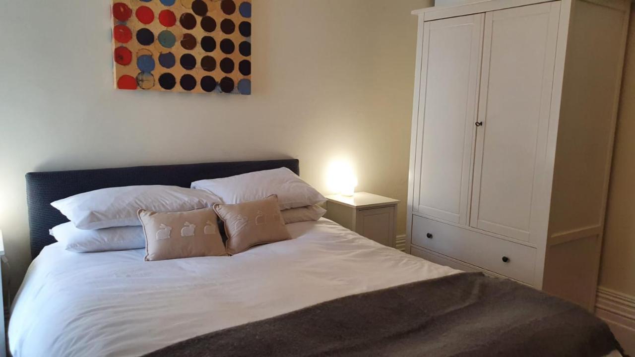 Spacious Central 2 Bedroom Mansion Block London