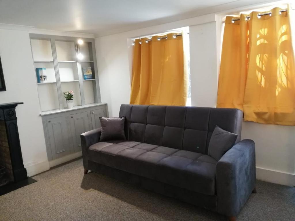 Entire 2-bedroom Flat In Camden London