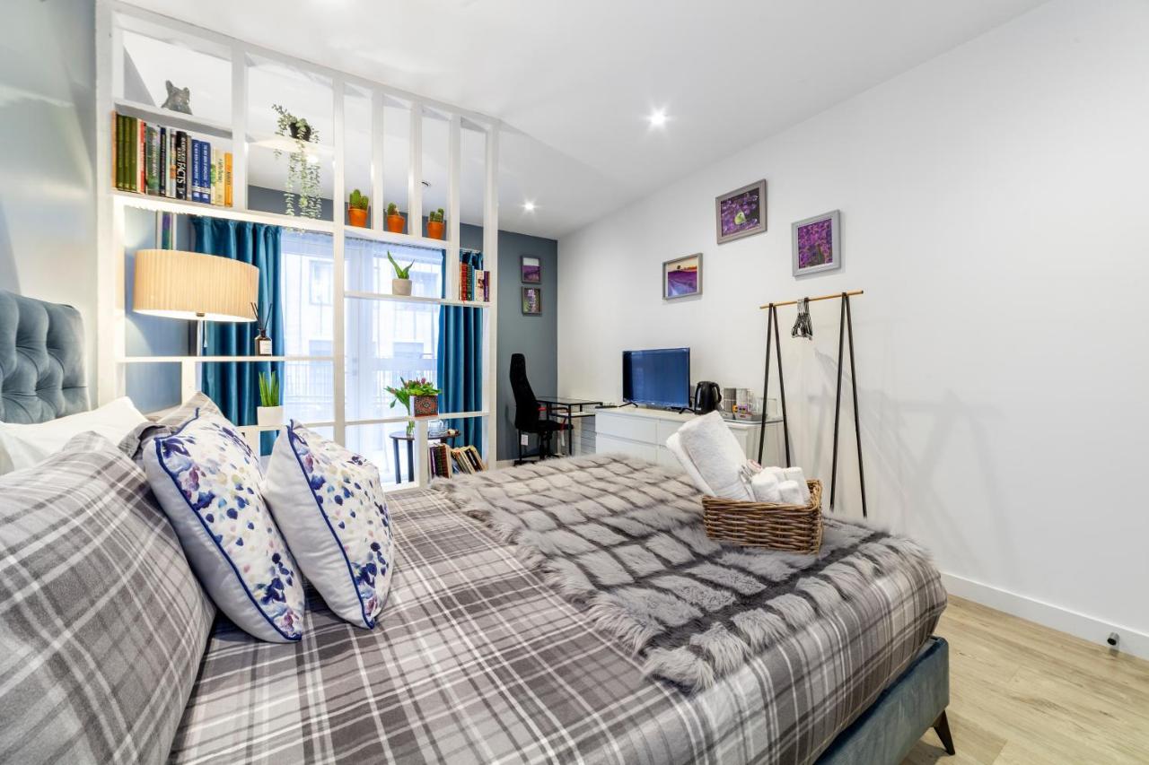 Hospedagem domiciliar Private Double Bd With Optional Balcony, 15 Mins To Cc