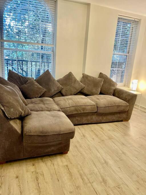 Apartamento 1 Bed In Zone 2, Minutes From Oval Tube.