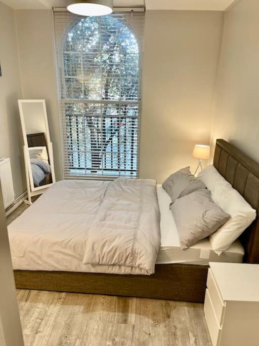 1 Bed In Zone 2, Minutes From Oval Tube. * Londres