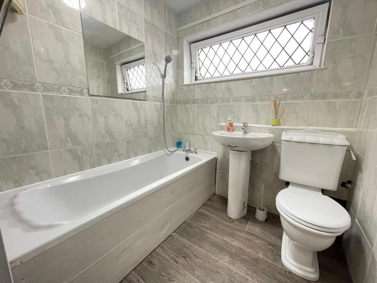 Homestay Spacious Bedroom In Beckton London