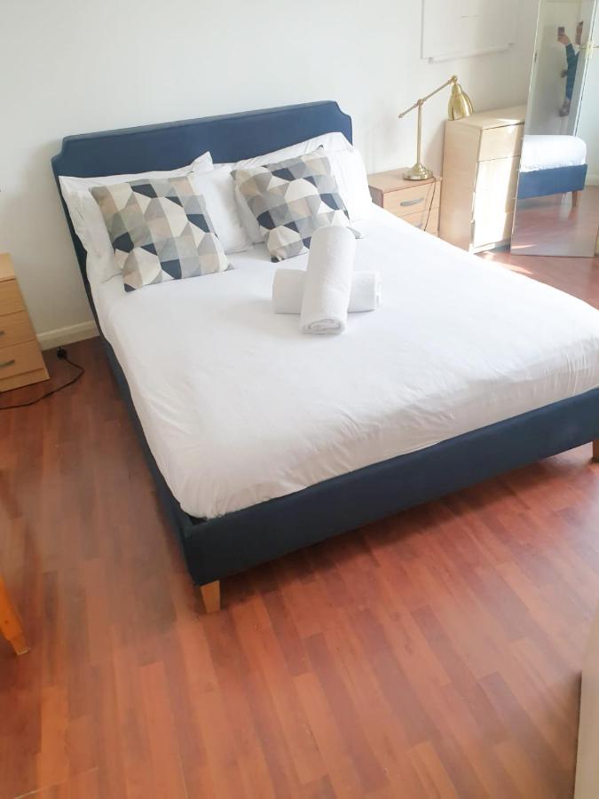 Eversholt Flats Apartment *