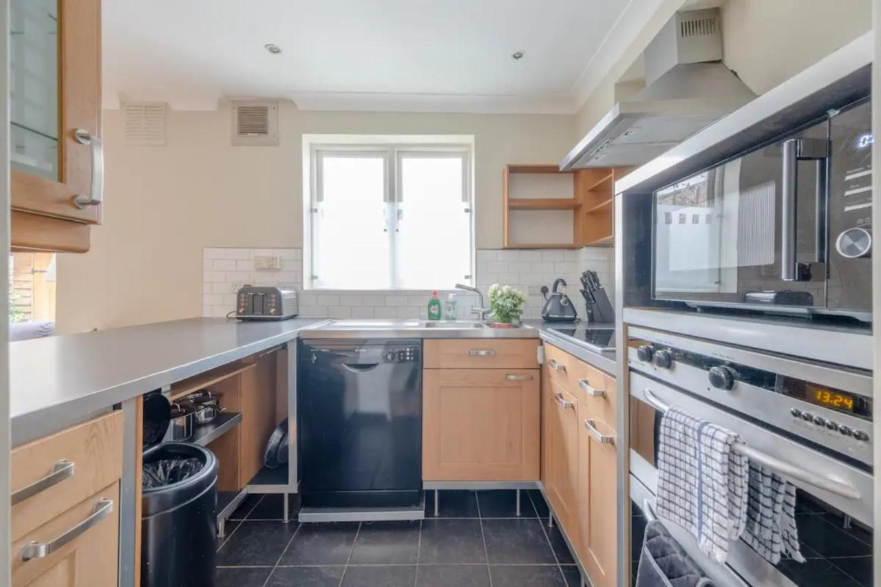 Lovely 1 Bedroom With Patio - 10 Mins From Hyde Park Apartment *