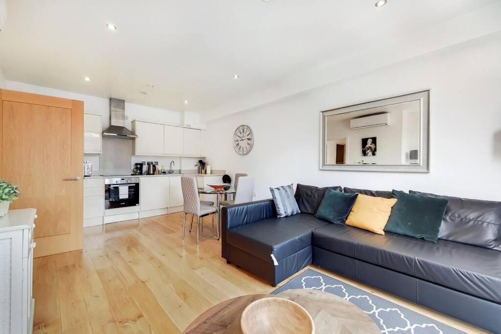 Br6 - Beautiful 1 Bed Flat In Heart Of Borough Apartment *