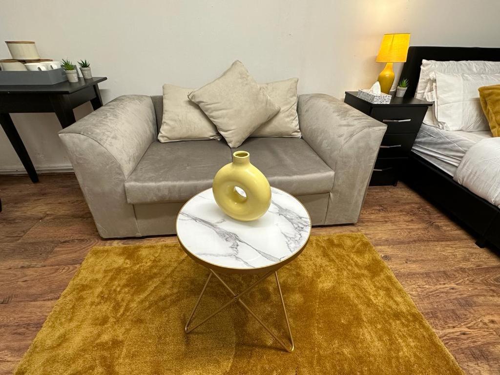 Apartment Premium Studio Flat 03 In London