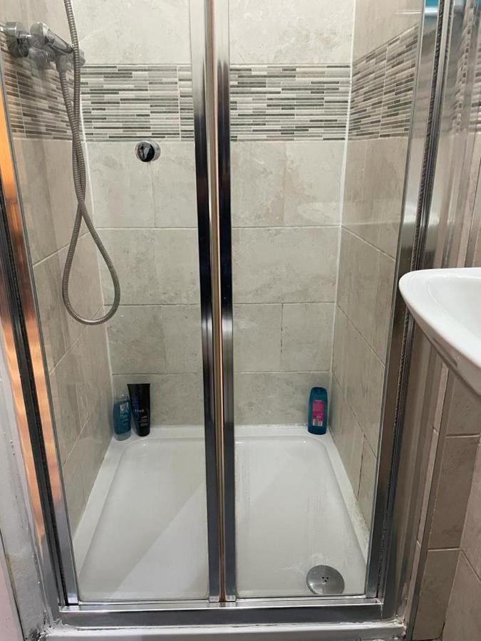 Anazing Studios 2 - North East London - Chingford Apartment