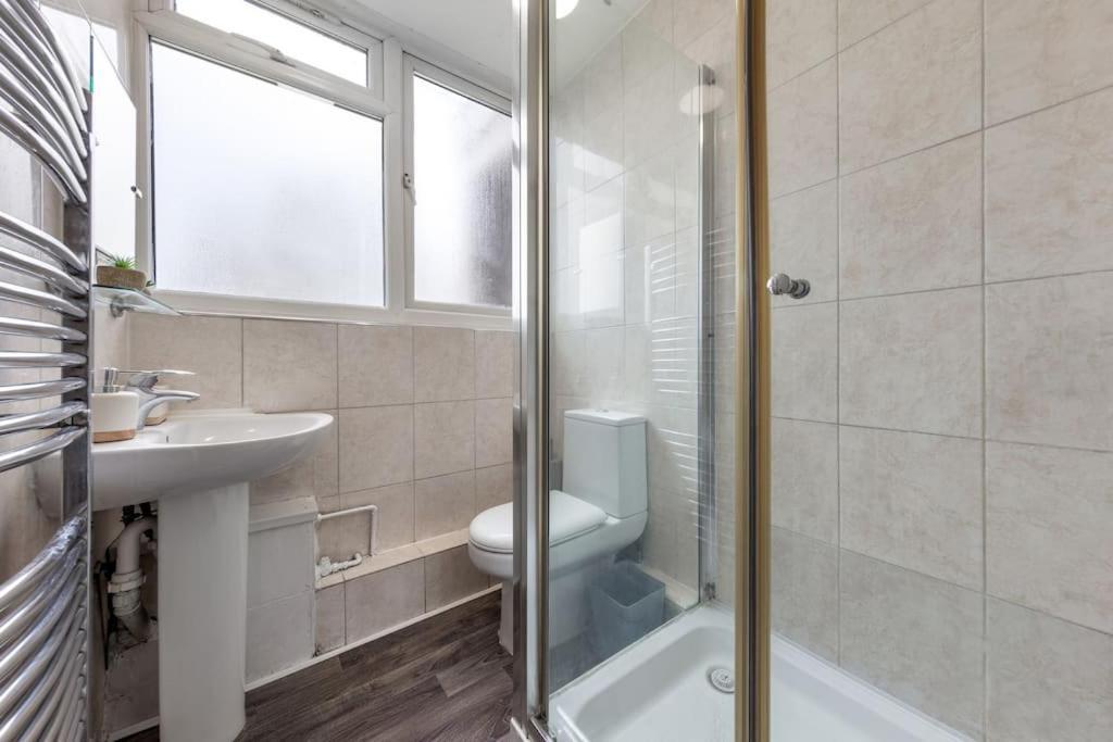 Hyde Park 4 Bedroom Superior Apartment *