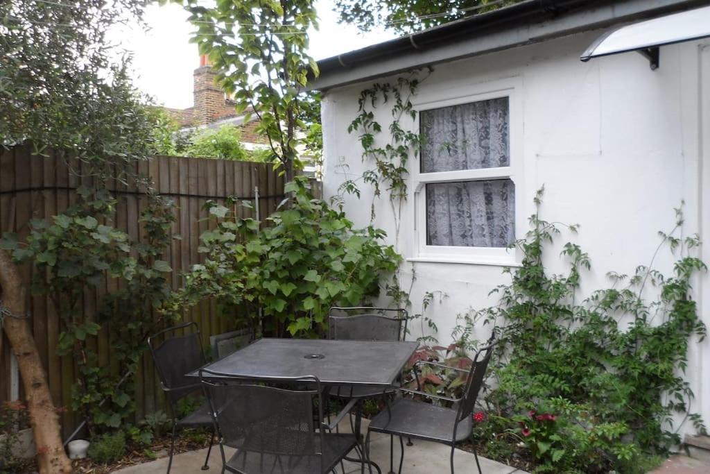 Bubblesbnb, 1 Bedroom Flat * London