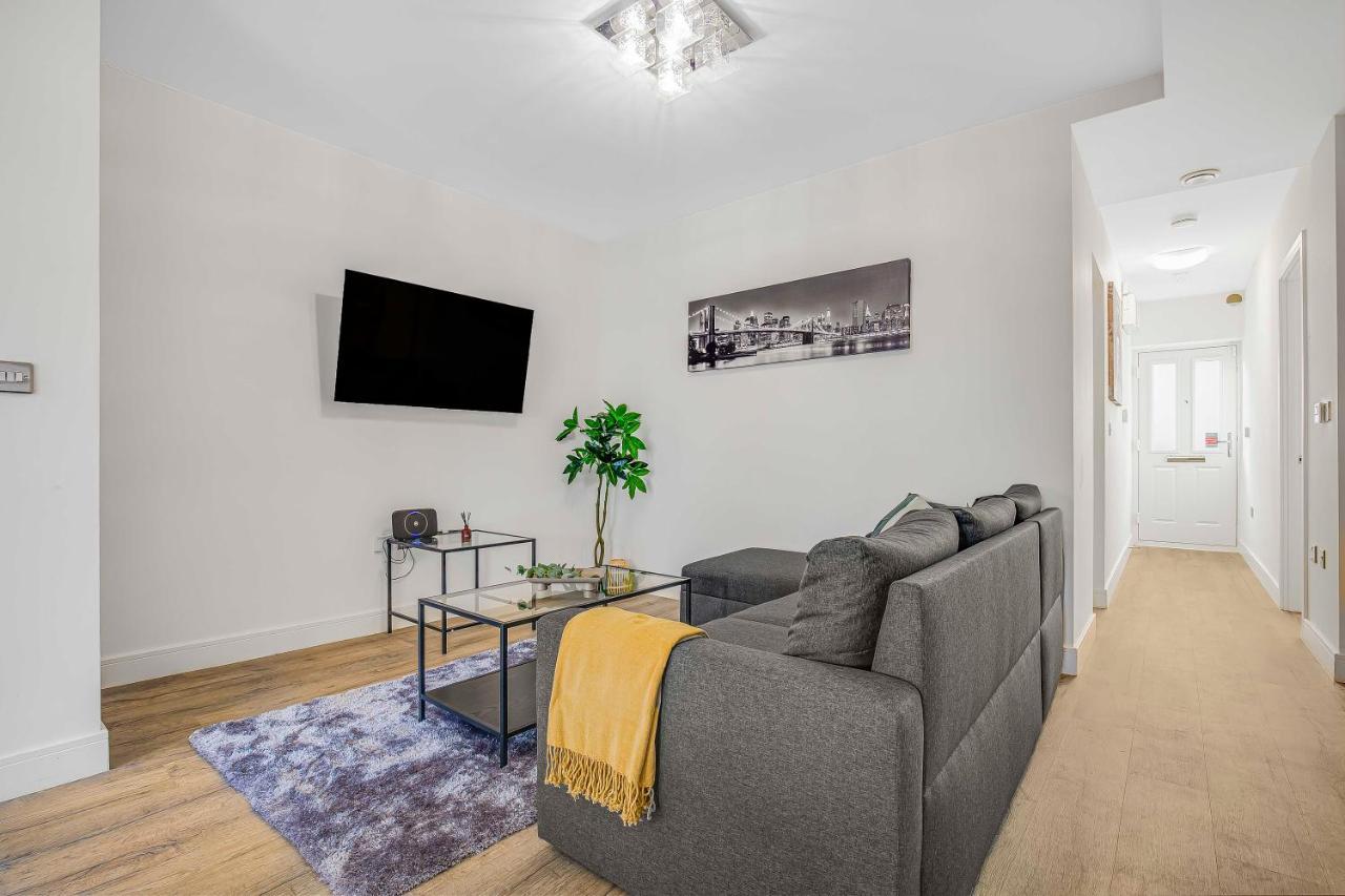 Apartamento Stylish West Oasis: Two-bedroom With Workspace *