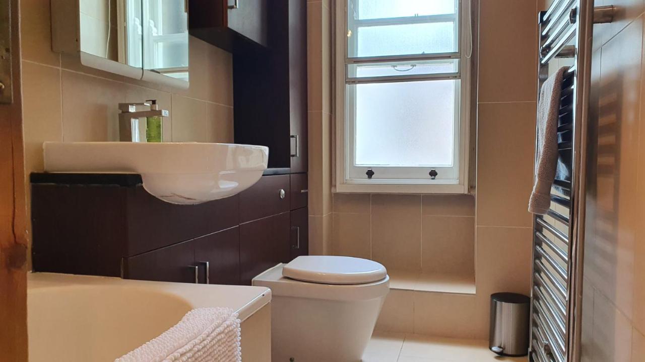 Spacious Central 2 Bedroom Mansion Block Apartment