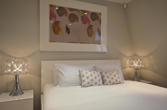 Modernized South Kensington Apartment *