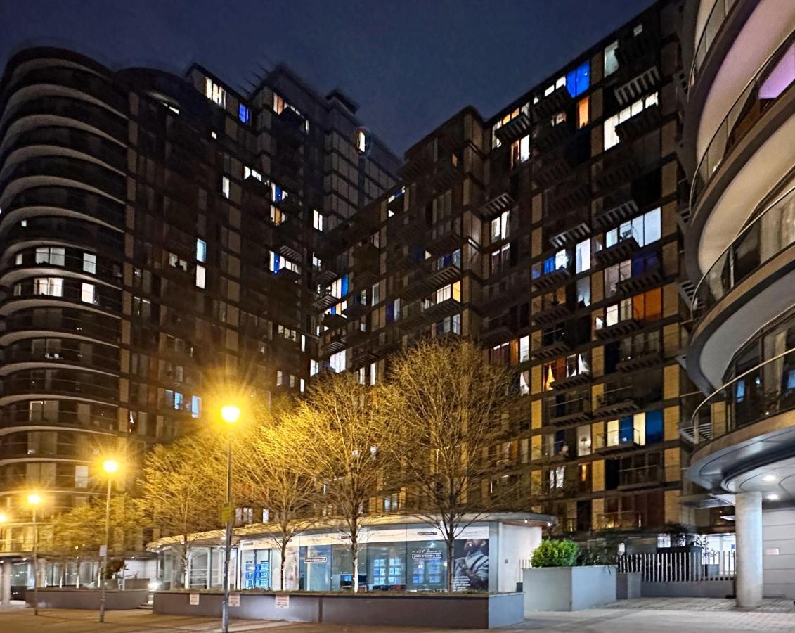 Stylish In Canary Wharf Apartment London